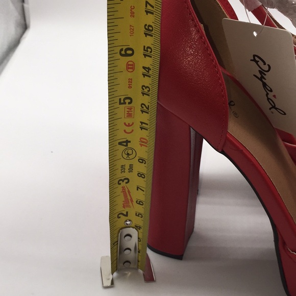 Qupid Woman’s Red Pumps Platform Heels Real Rabbit Fur Pom Poms Size 8 - Picture 11 of 14